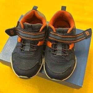 Made 2 Play stride rites in navy multi size 7.5 wide